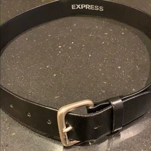 Black leather women’s Belt -sz Small silver buckle
